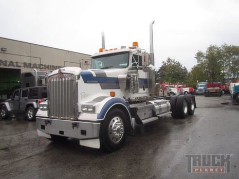 2011 Kenworth W900 T/A Conventional Day Cab