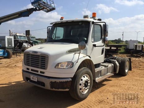 IP_2013_freightliner_Conventional_day_cab