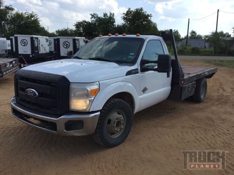 ip_2011_Ford_F350_flatbed_truck